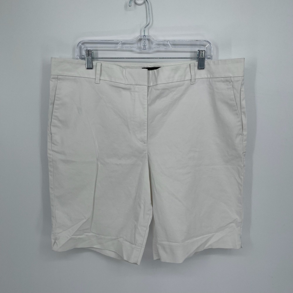 Ann Taylor Women's White Stretch Cotton Flat Front Summer Bermuda Shorts Size 16 - Picture 1 of 6
